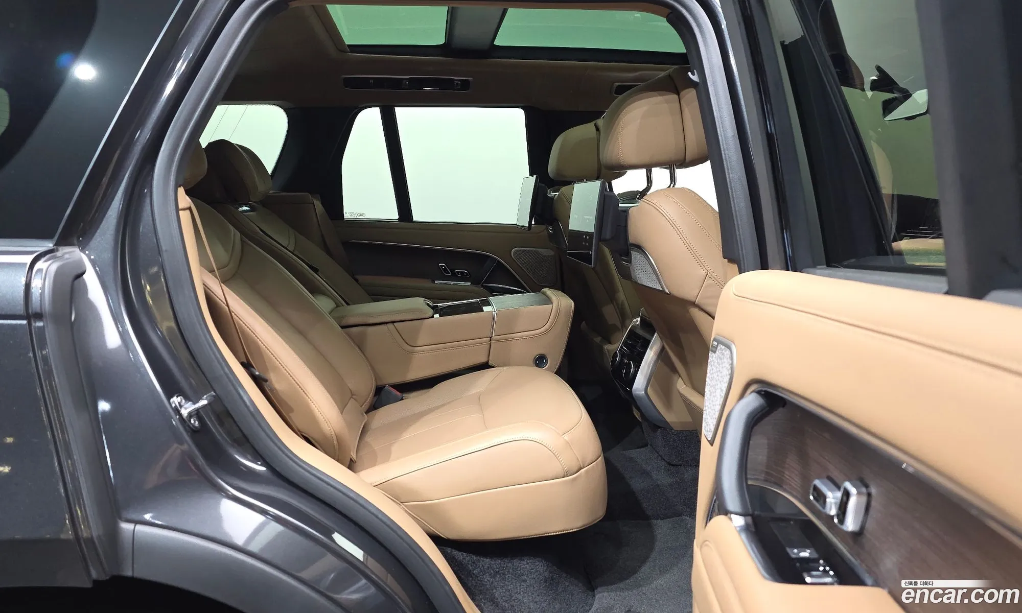 Land Rover Range Rover 2025 SALKA9B46SA328846 — 11