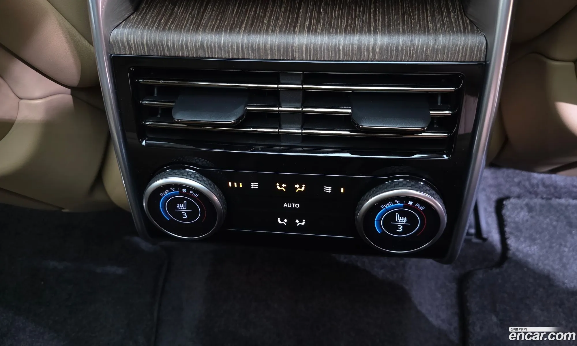 Land Rover Range Rover 2025 SALKA9B46SA328846 — 3