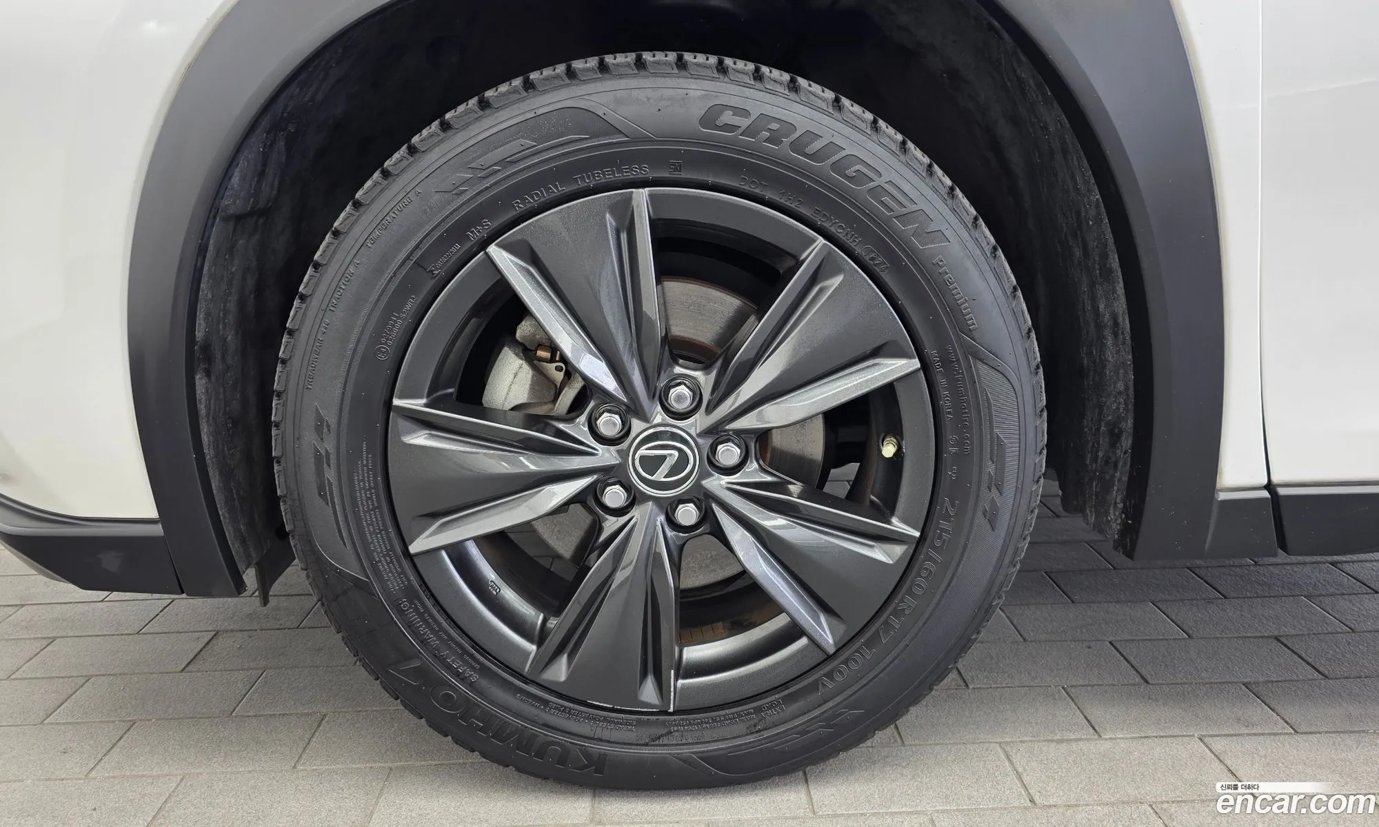 Lexus UX250h 2019 — 2