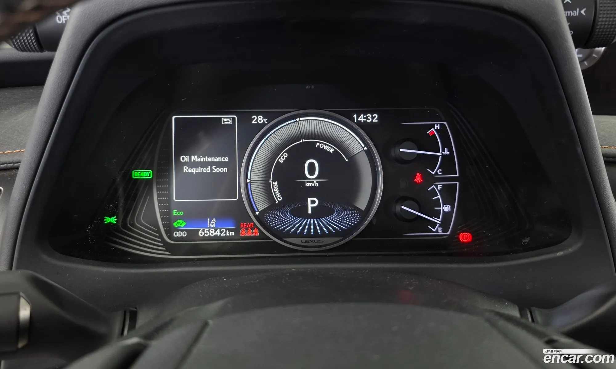 Lexus UX250h 2019 — 17