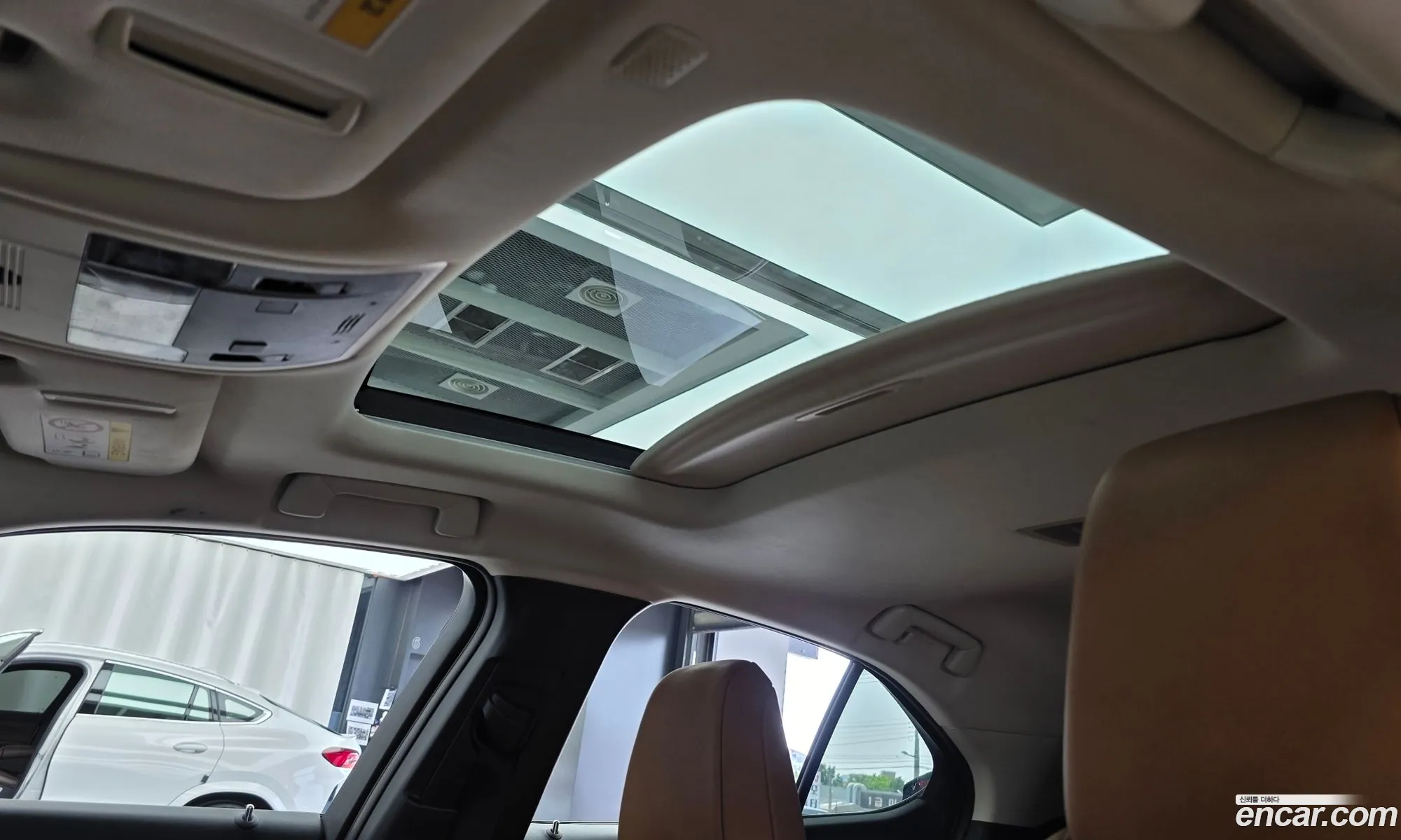 Lexus UX250h 2019 — 19