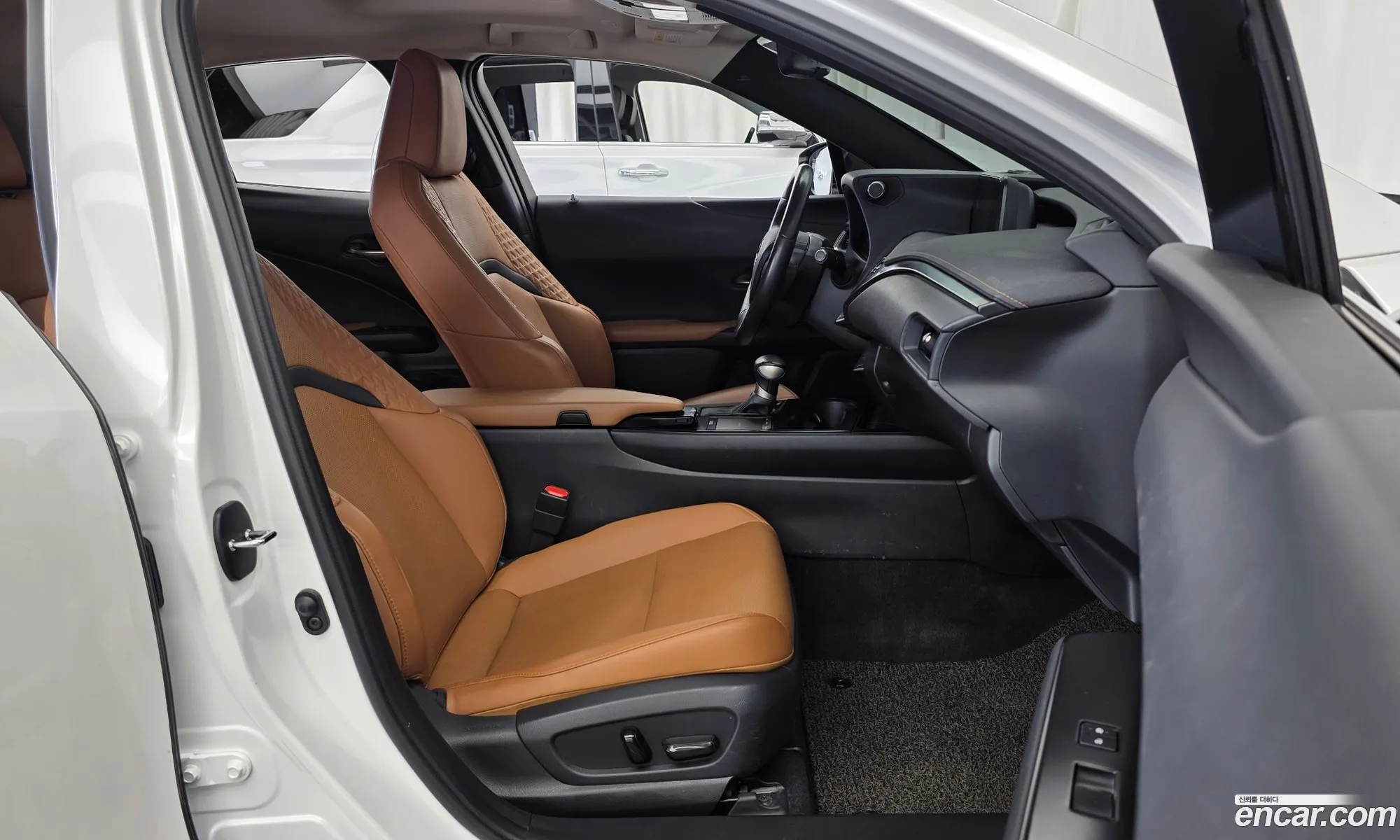 Lexus UX250h 2019 — 8