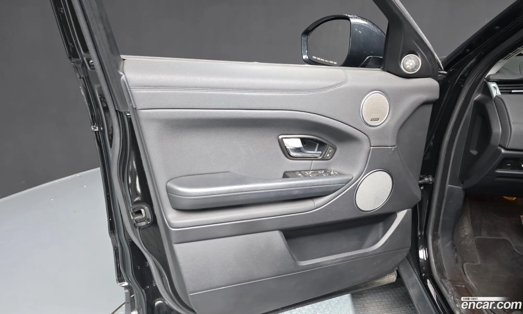 Land Rover Range Rover Evoque 2019 SALVA2BN9KH324892 — 4