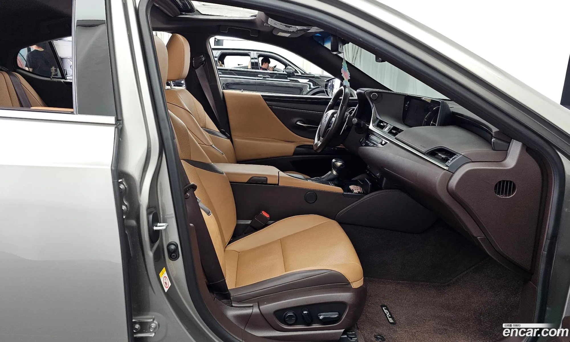 Lexus ES300h 7th Gen 2019 — 8