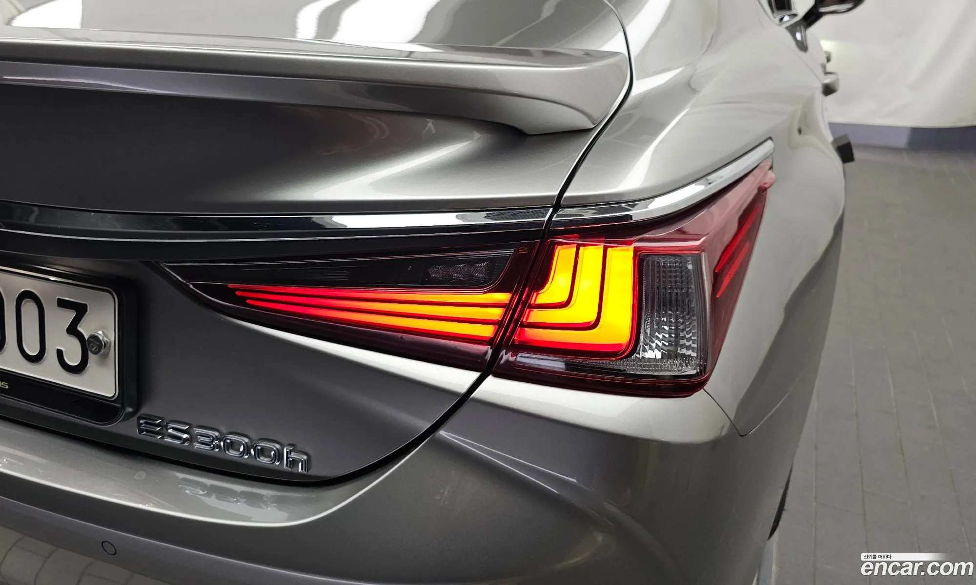 Lexus ES300h 7th Gen 2019 — 24