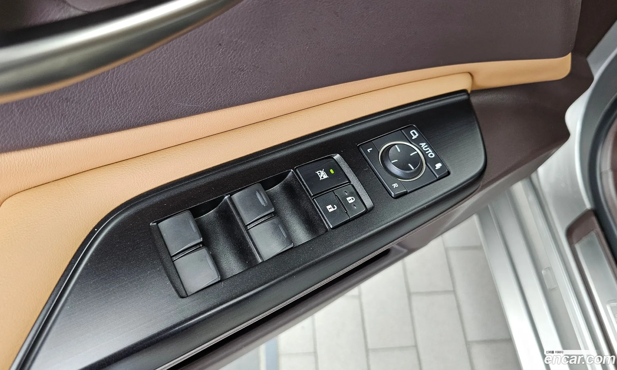 Lexus ES300h 7th Gen 2019 — 9