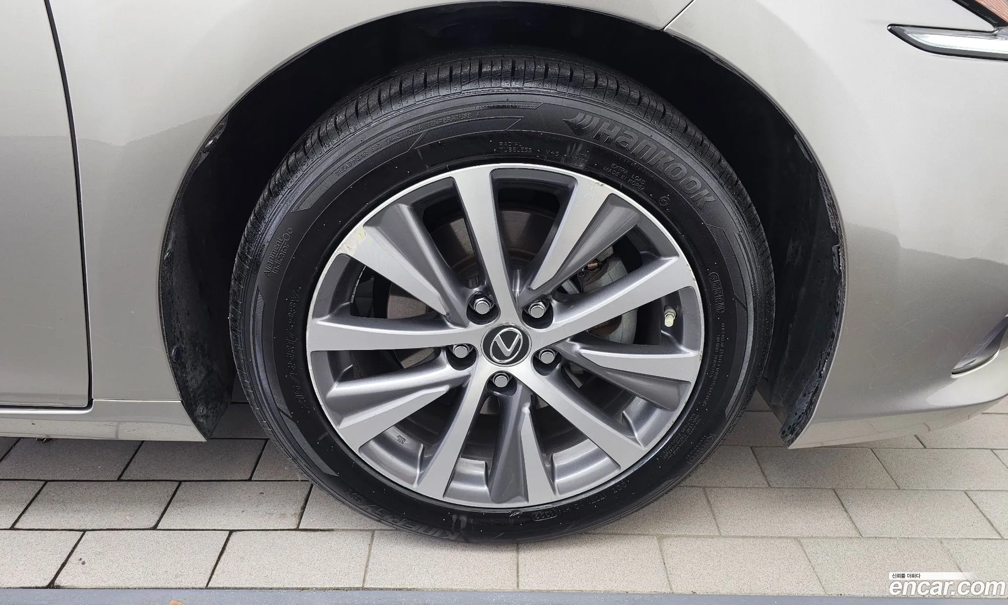 Lexus ES300h 7th Gen 2019 — 3