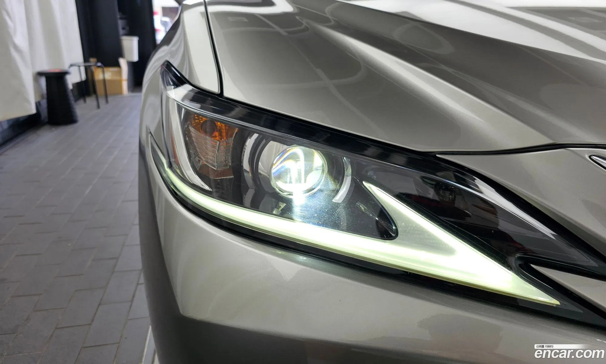 Lexus ES300h 7th Gen 2019 — 12