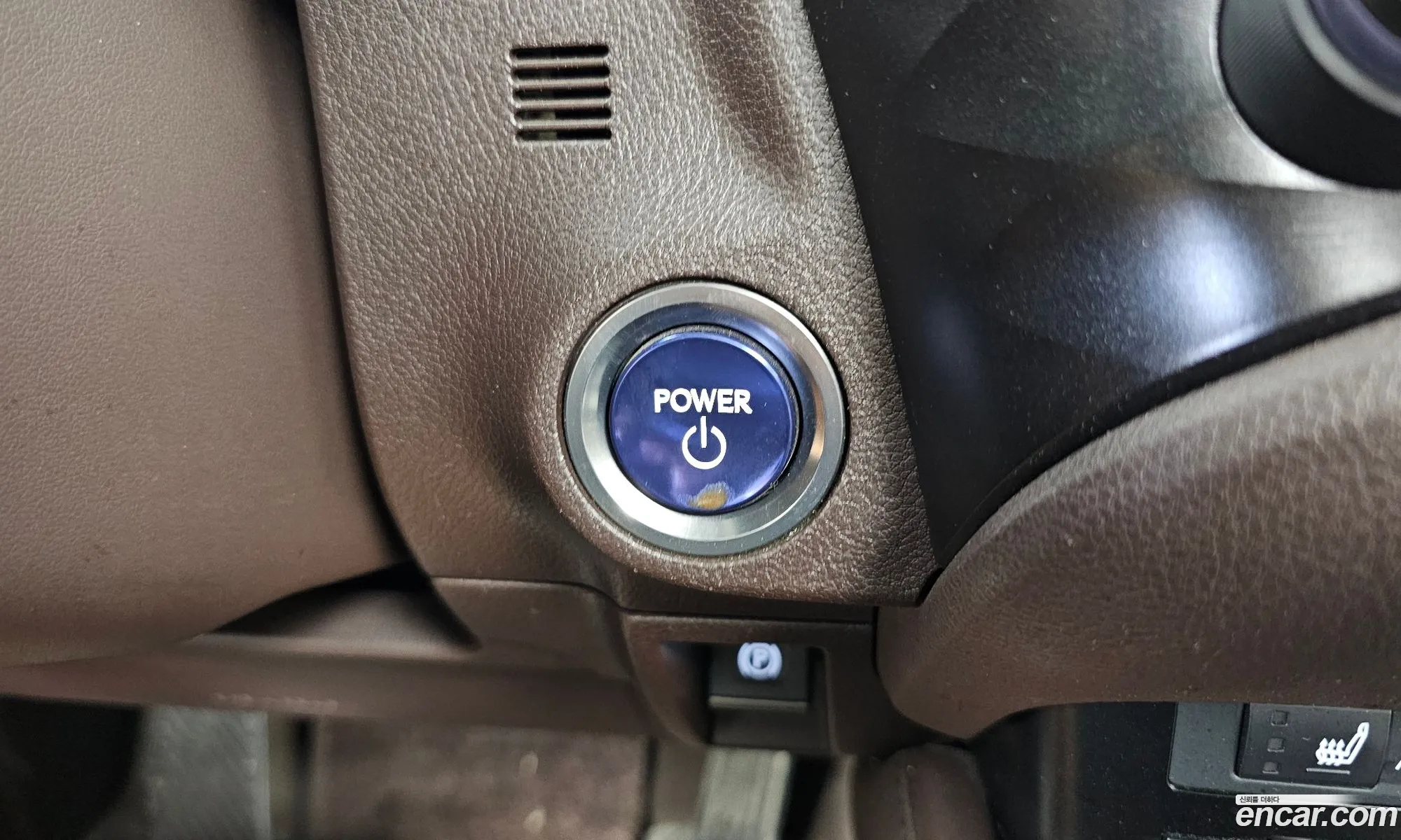 Lexus ES300h 7th Gen 2019 — 14