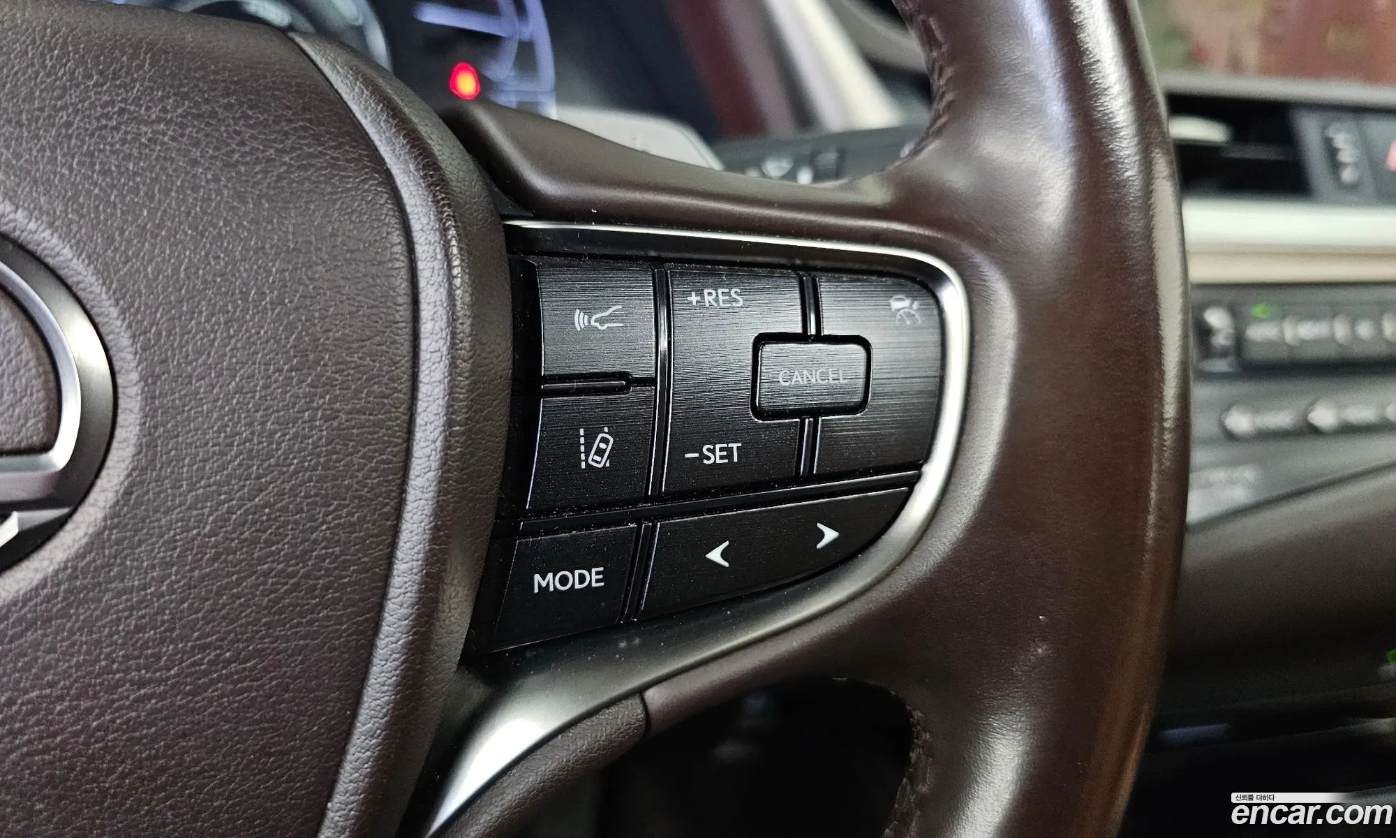 Lexus ES300h 7th Gen 2019 — 18