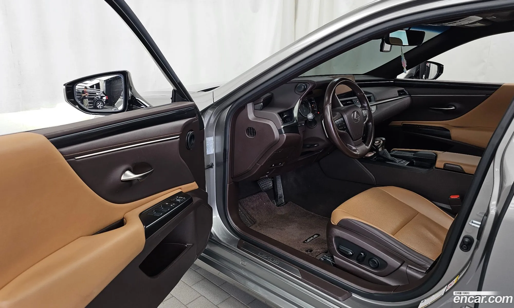Lexus ES300h 7th Gen 2019 — 11