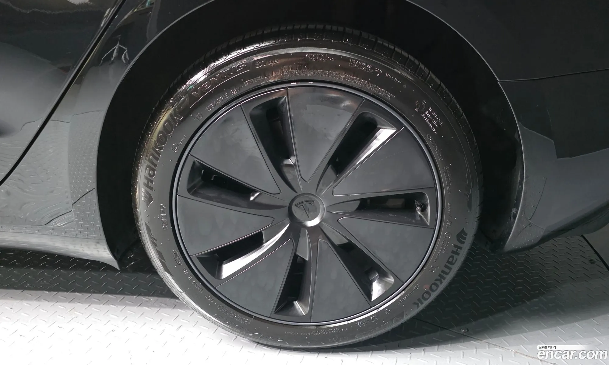Tesla Model 3 2024 — 9