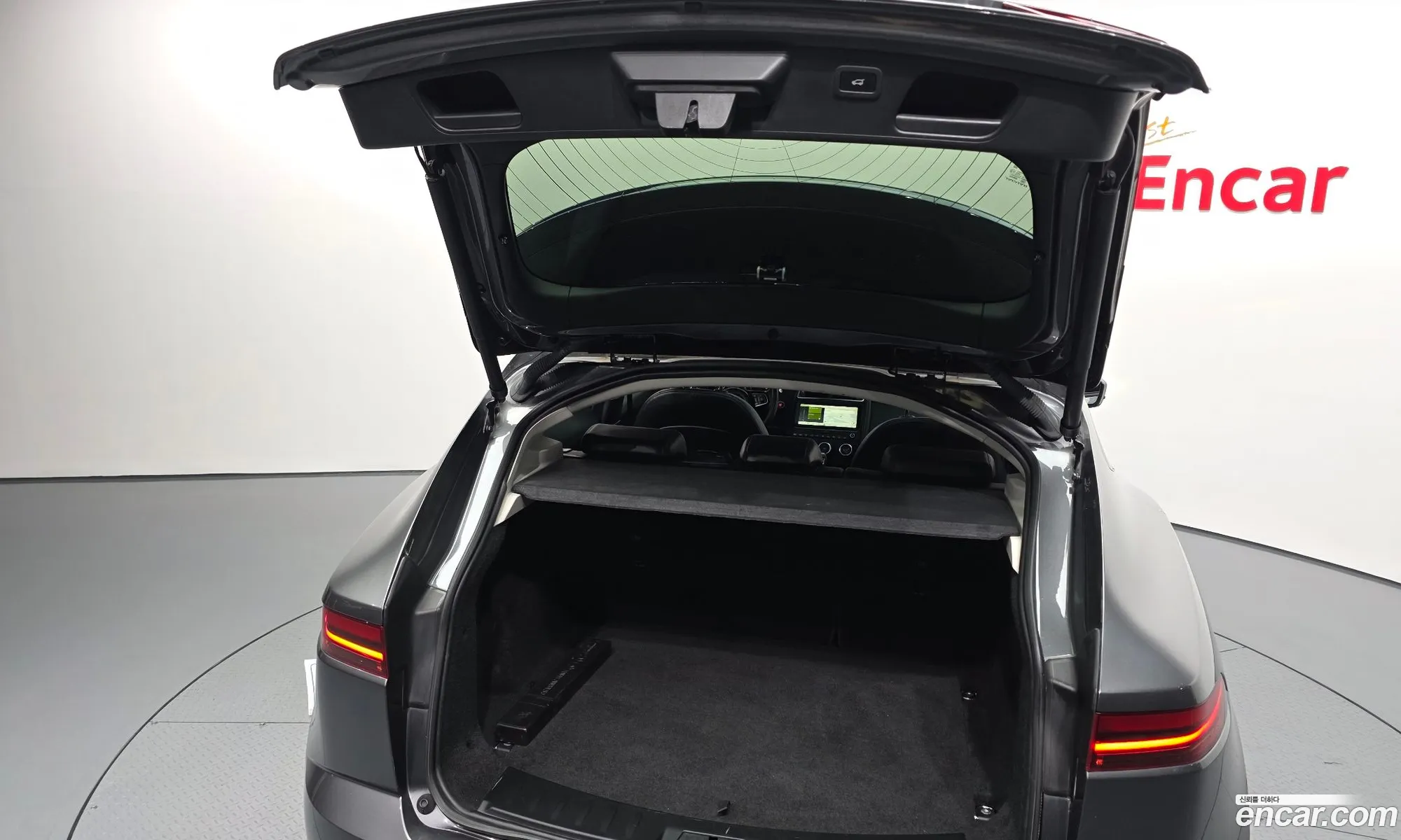 Jaguar E-Pace 2019 SADFA2BN8K1Z73219 — 27