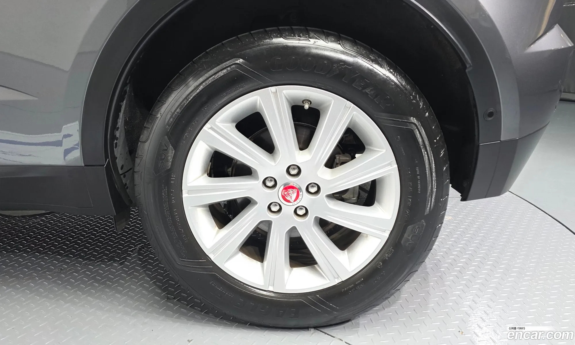 Jaguar E-Pace 2019 SADFA2BN8K1Z73219 — 24