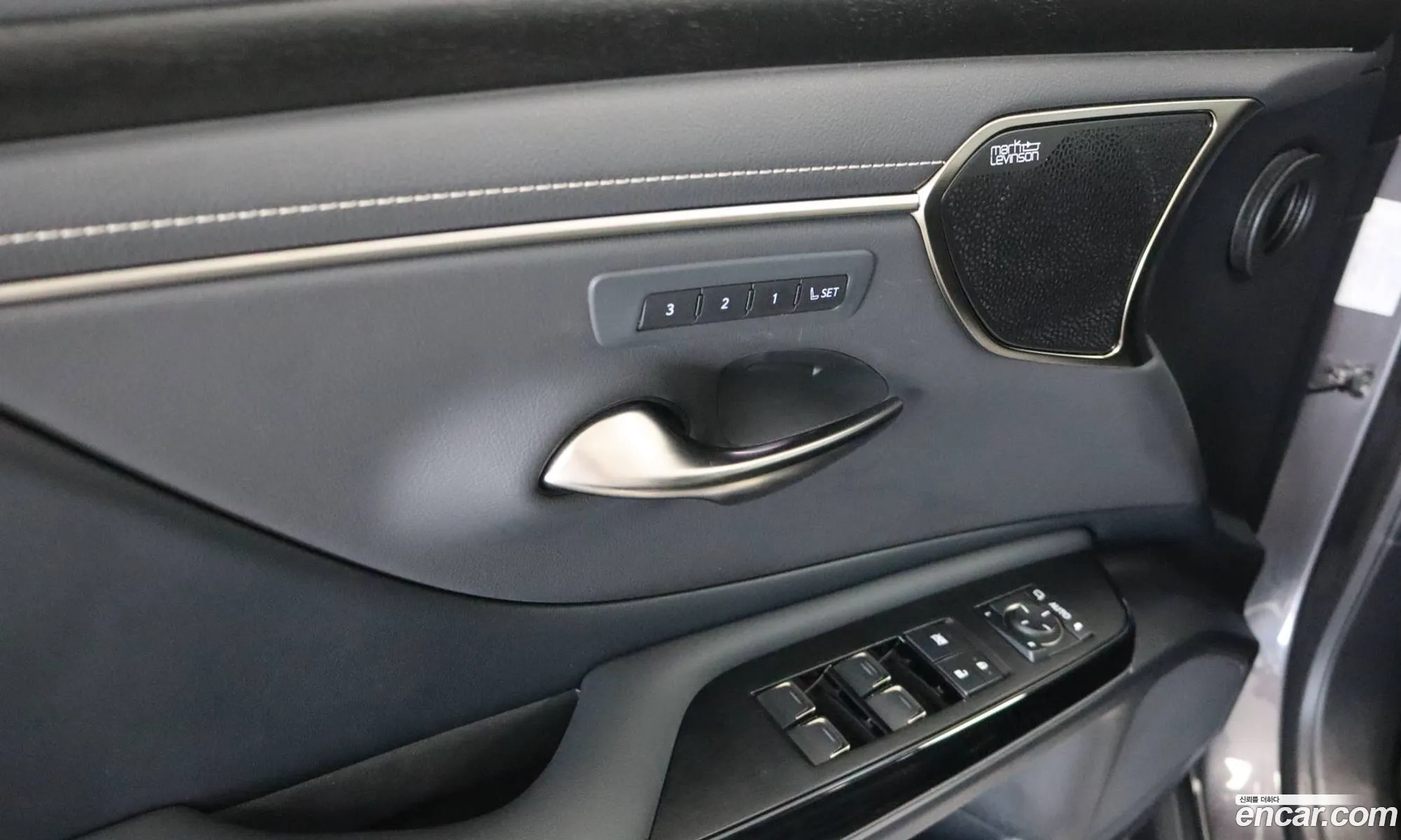 Lexus ES300h 7th Gen 2025 — 6