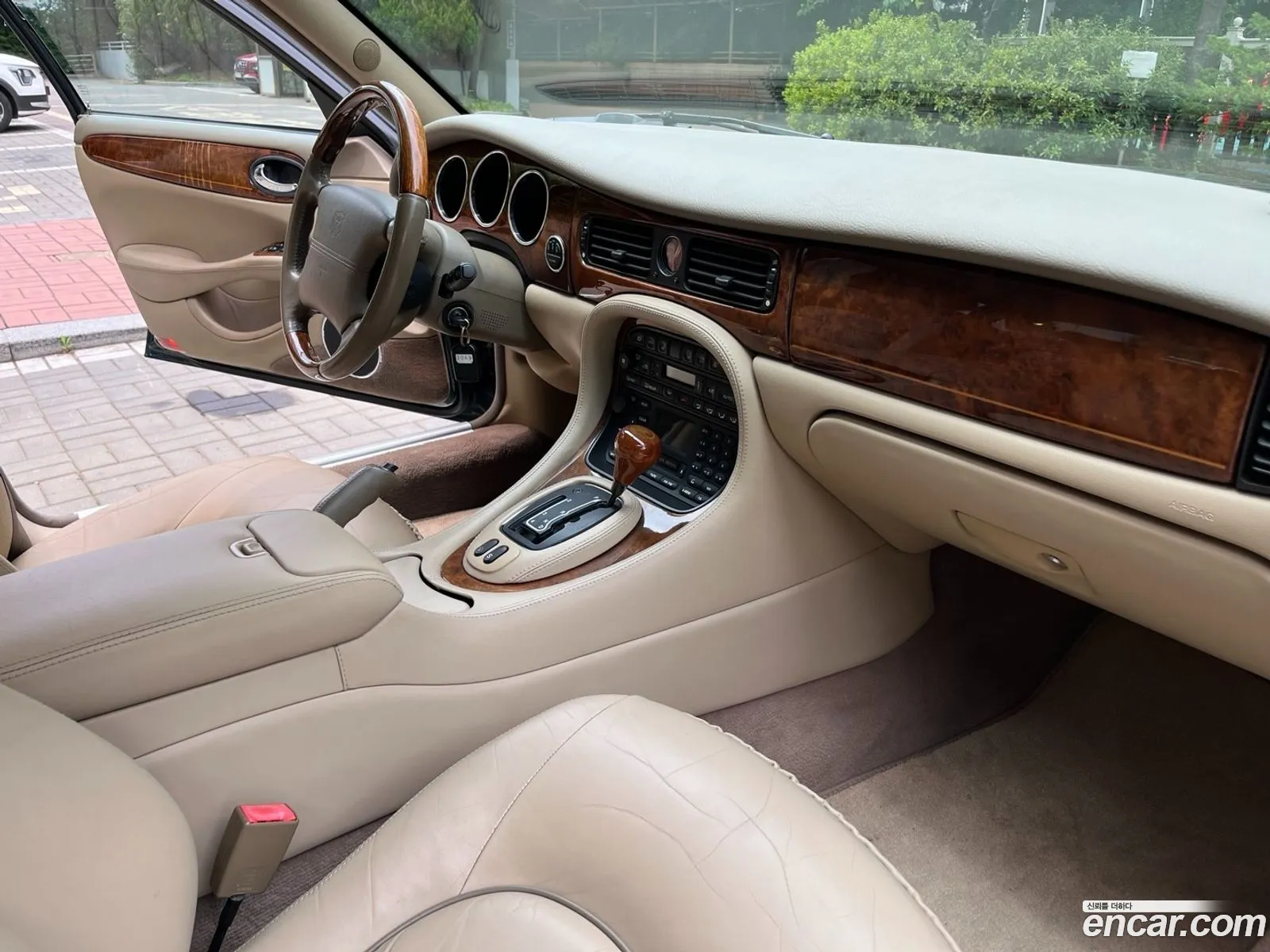 Jaguar XJ8