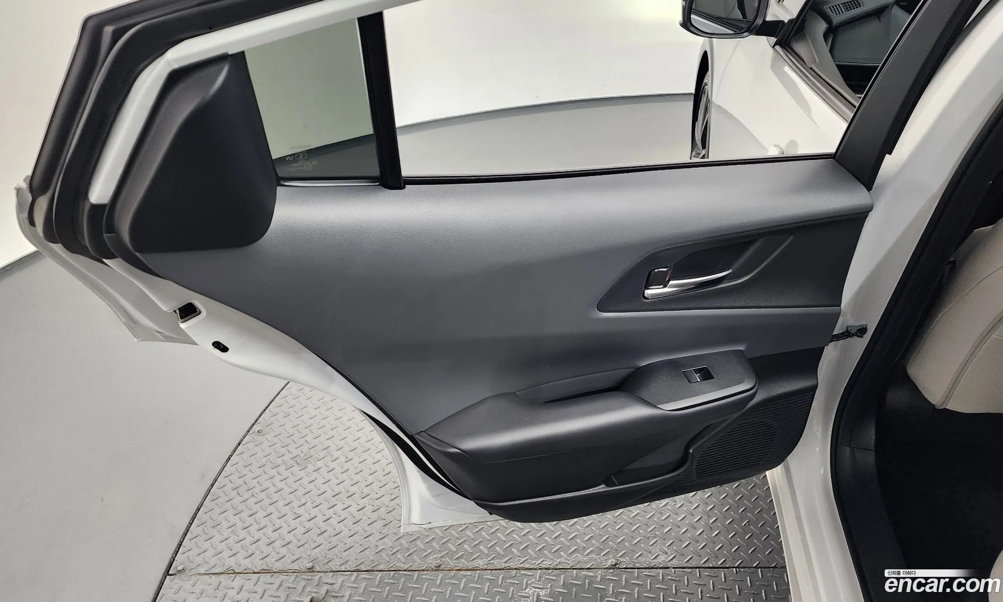 Toyota Prius 2025 JTDACBAU6S3059158 — 26