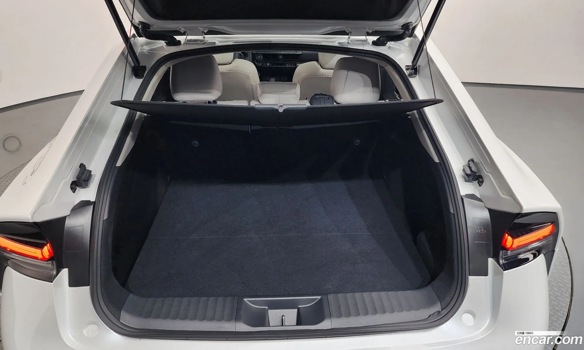 Toyota Prius 2025 JTDACBAU6S3059158 — 11