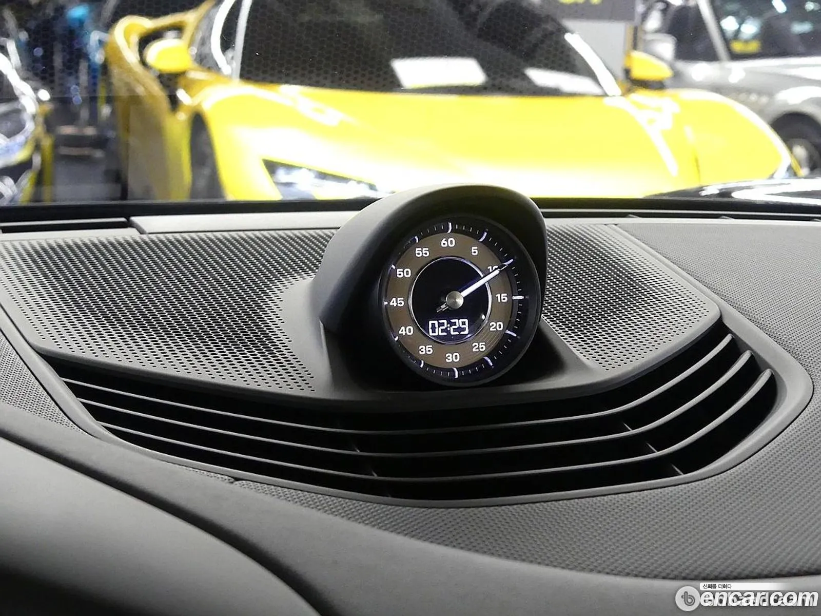Porsche Taycan 2023 — 19