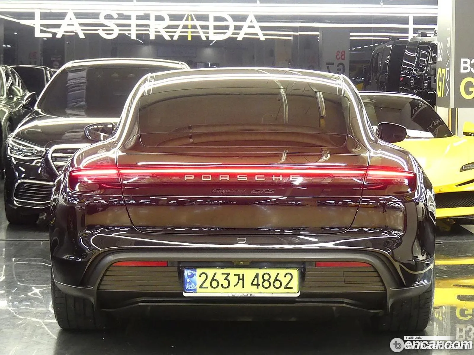 Porsche Taycan 2023 — 18