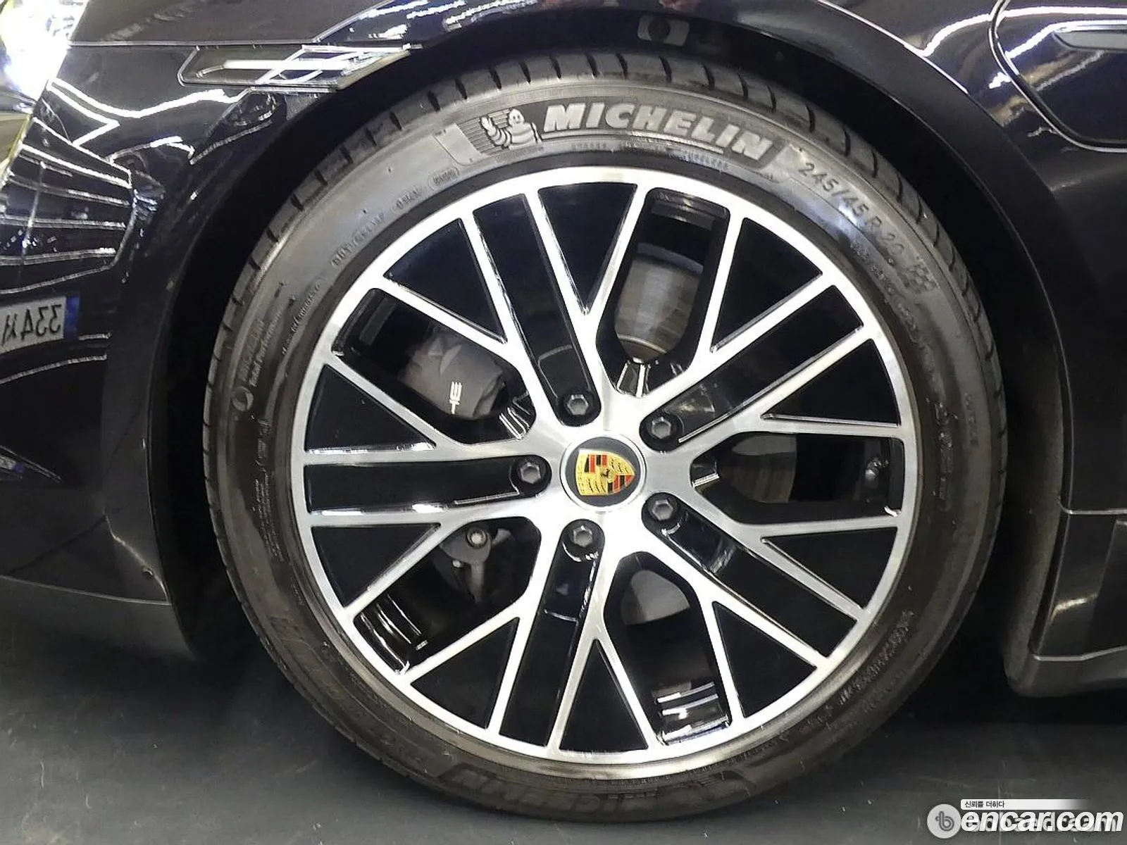 Porsche Taycan 2023 — 2