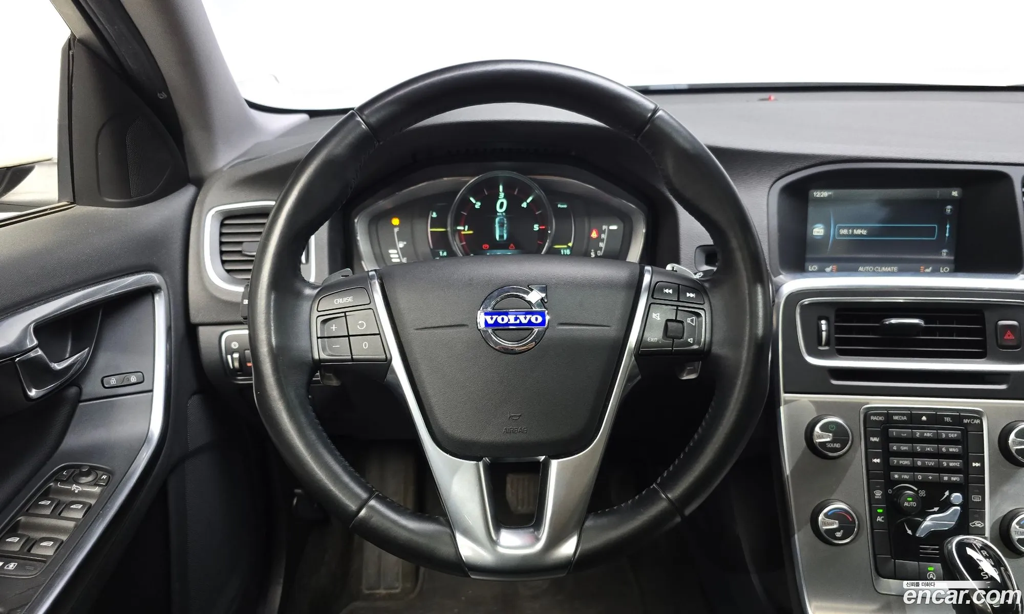 Volvo S60 2014 YV1FS84BBE2304705 — 32