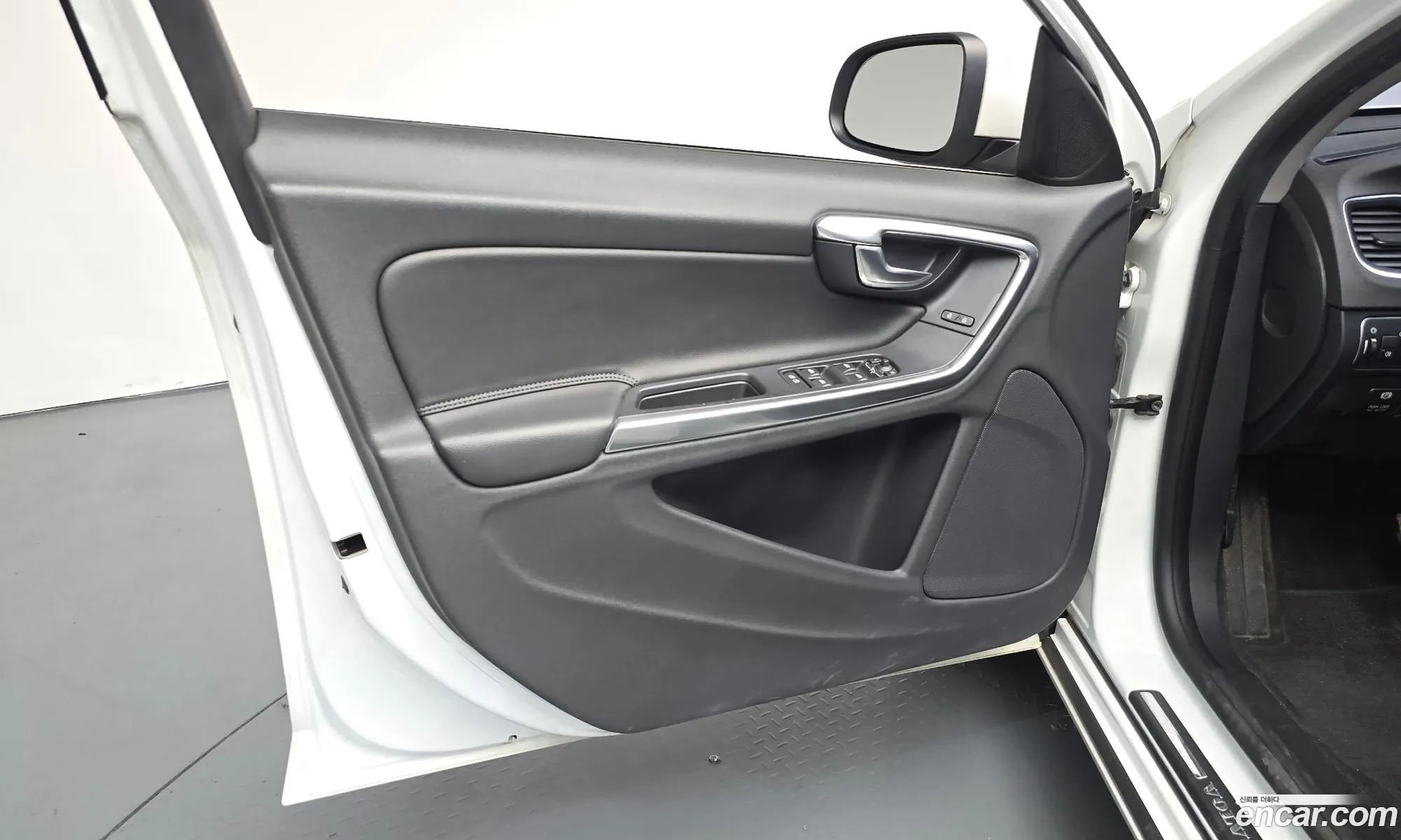 Volvo S60 2014 YV1FS84BBE2304705 — 31