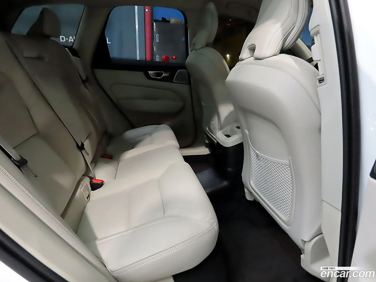 Volvo XC60 2025 — 18