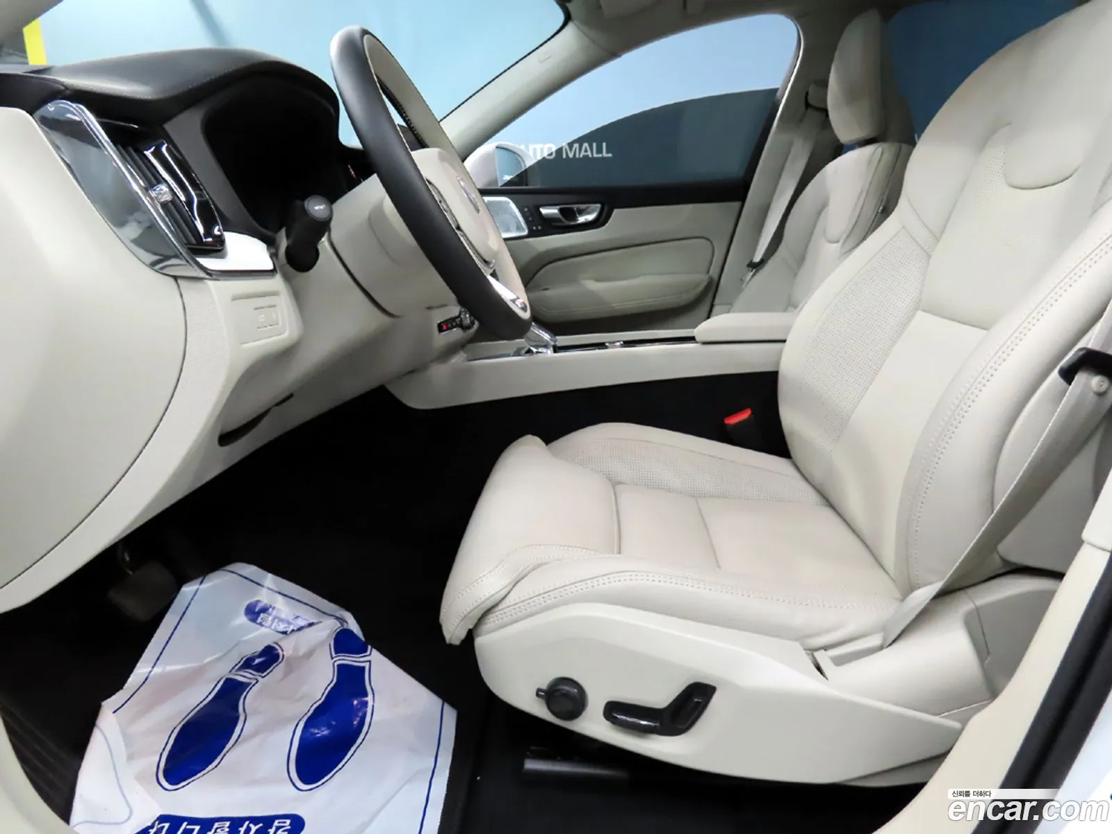 Volvo XC60 2025 — 2