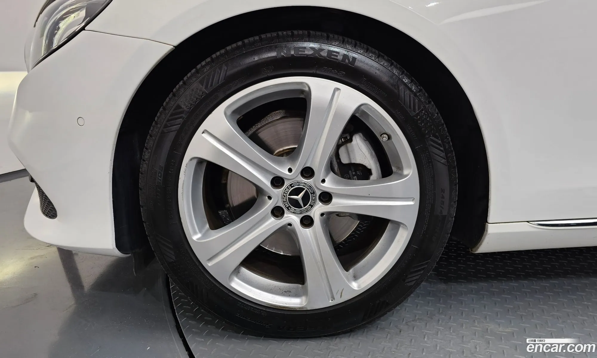 Mercedes-Benz E-Class W213 2018 WDDZF4CB7JA427557 — 14