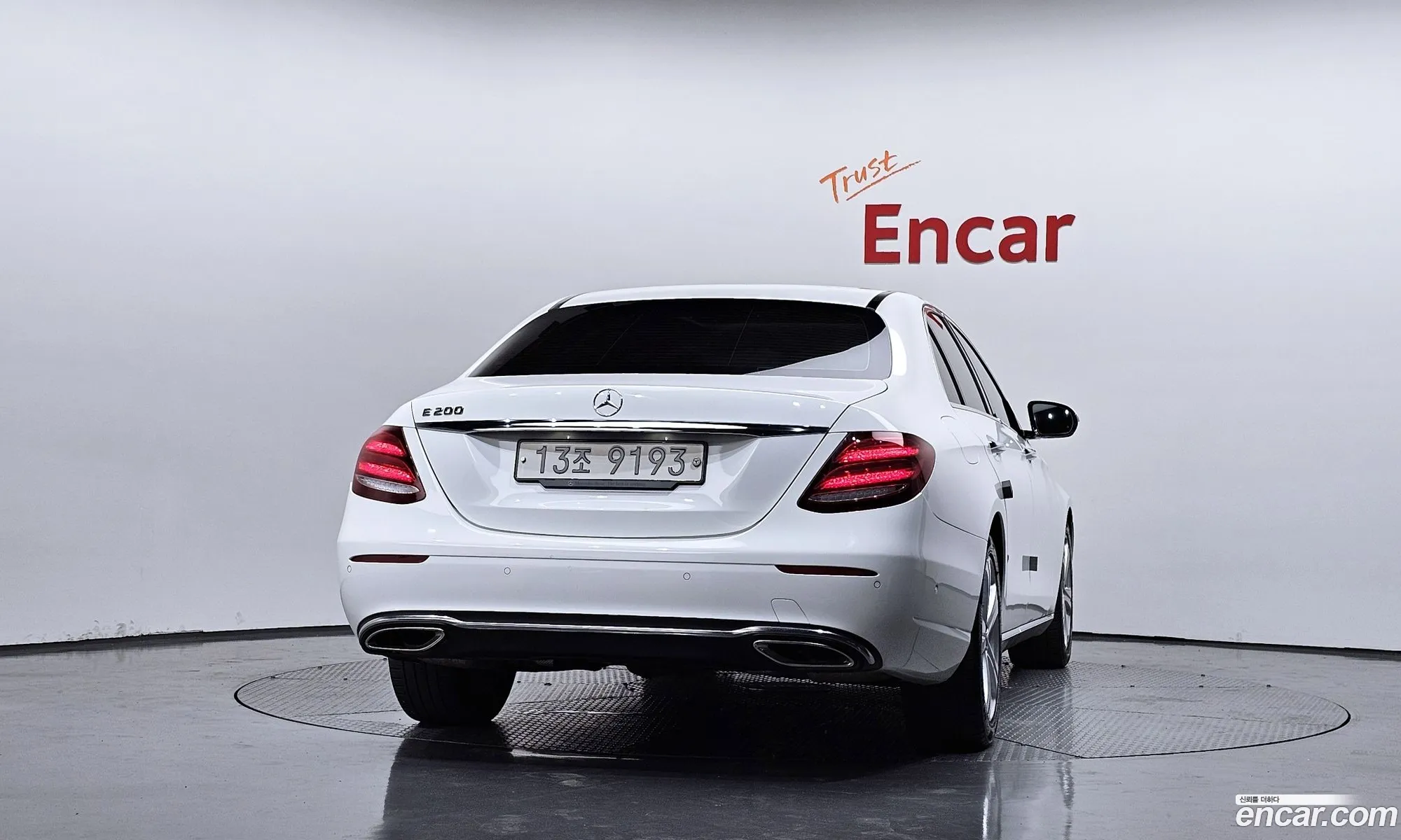Mercedes-Benz E-Class W213 2018 WDDZF4CB7JA427557 — 16