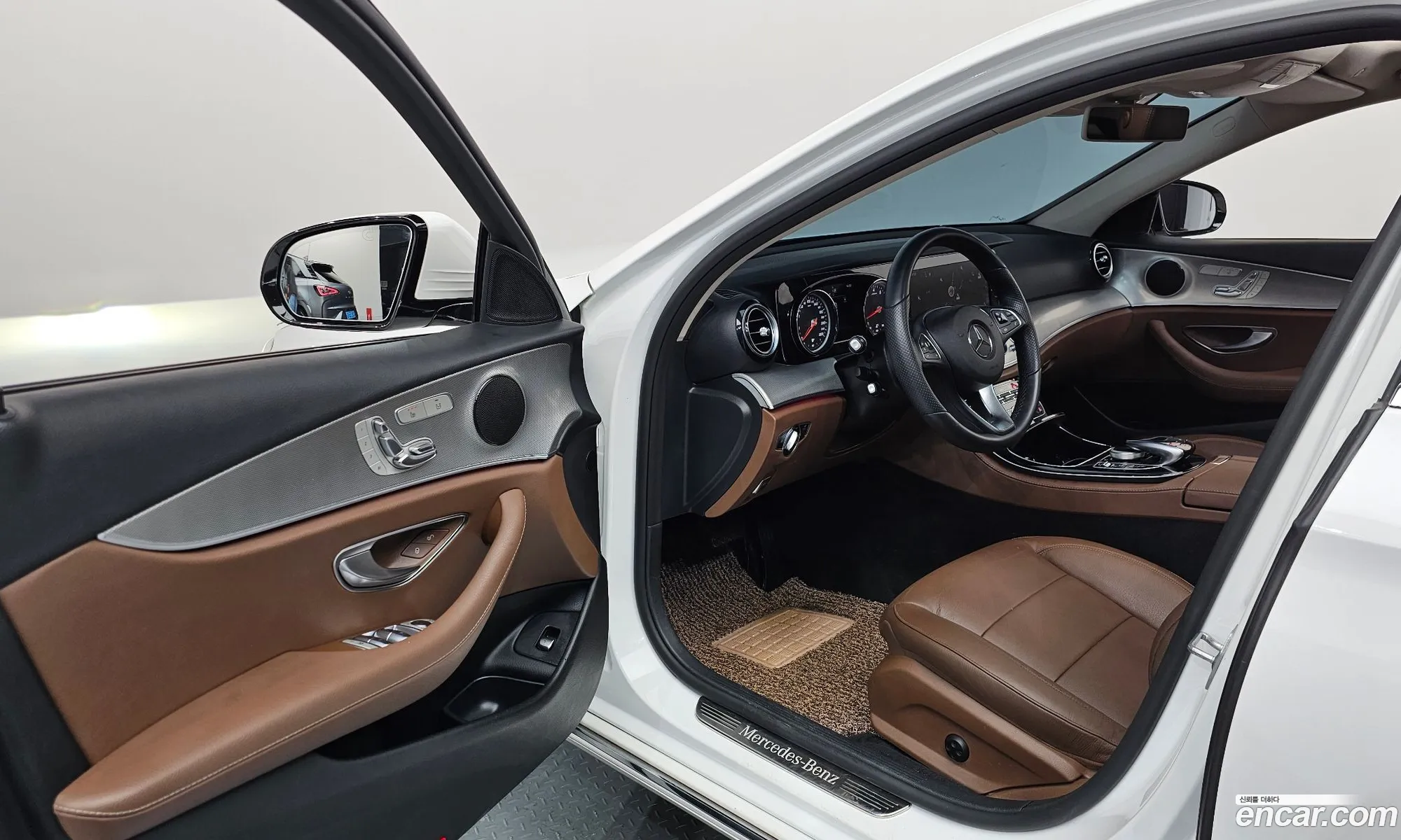Mercedes-Benz E-Class W213 2018 WDDZF4CB7JA427557 — 25