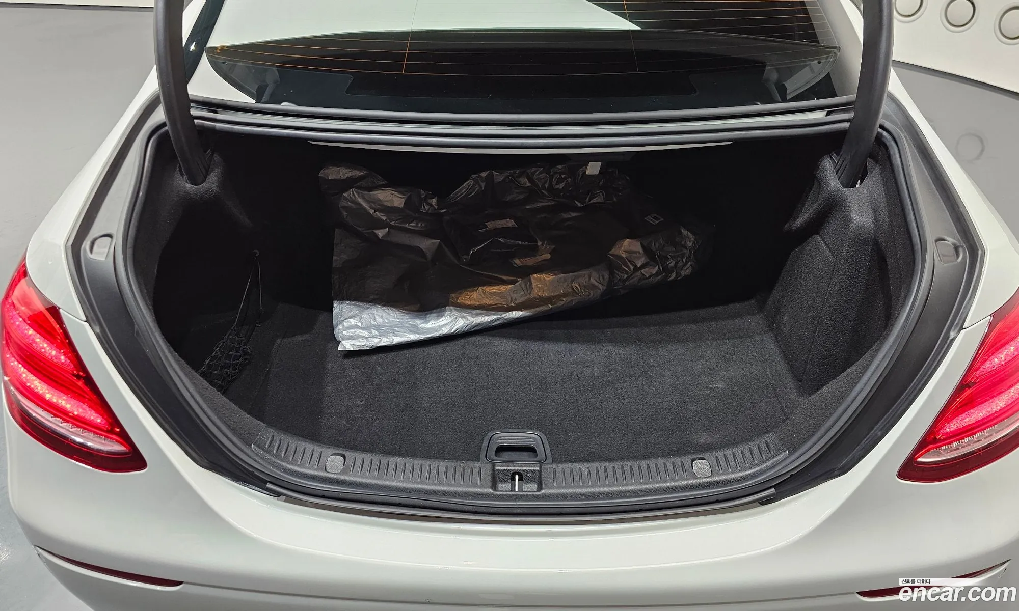 Mercedes-Benz E-Class W213 2018 WDDZF4CB7JA427557 — 2