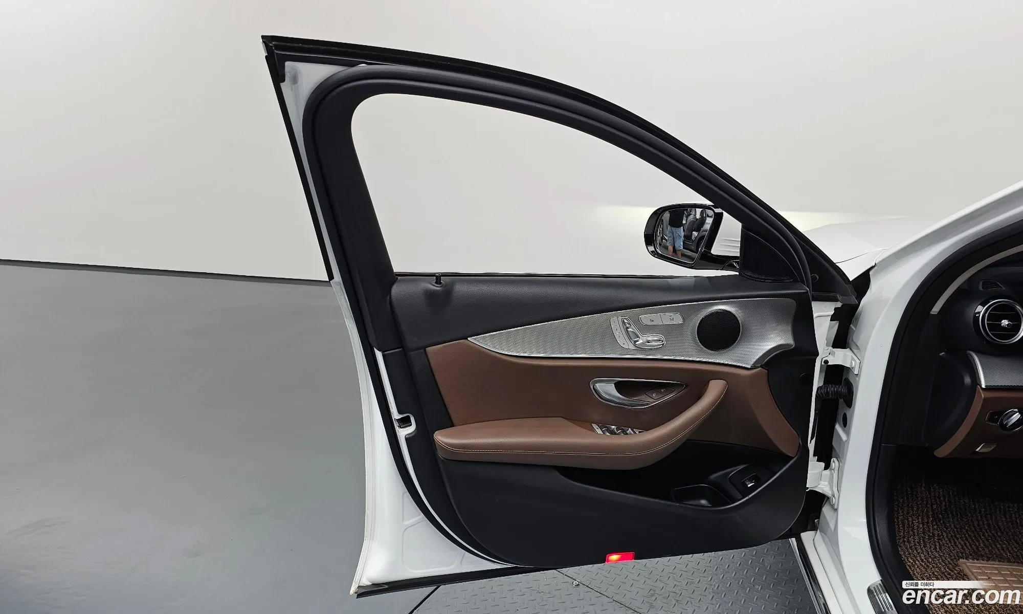 Mercedes-Benz E-Class W213 2018 WDDZF4CB7JA427557 — 12