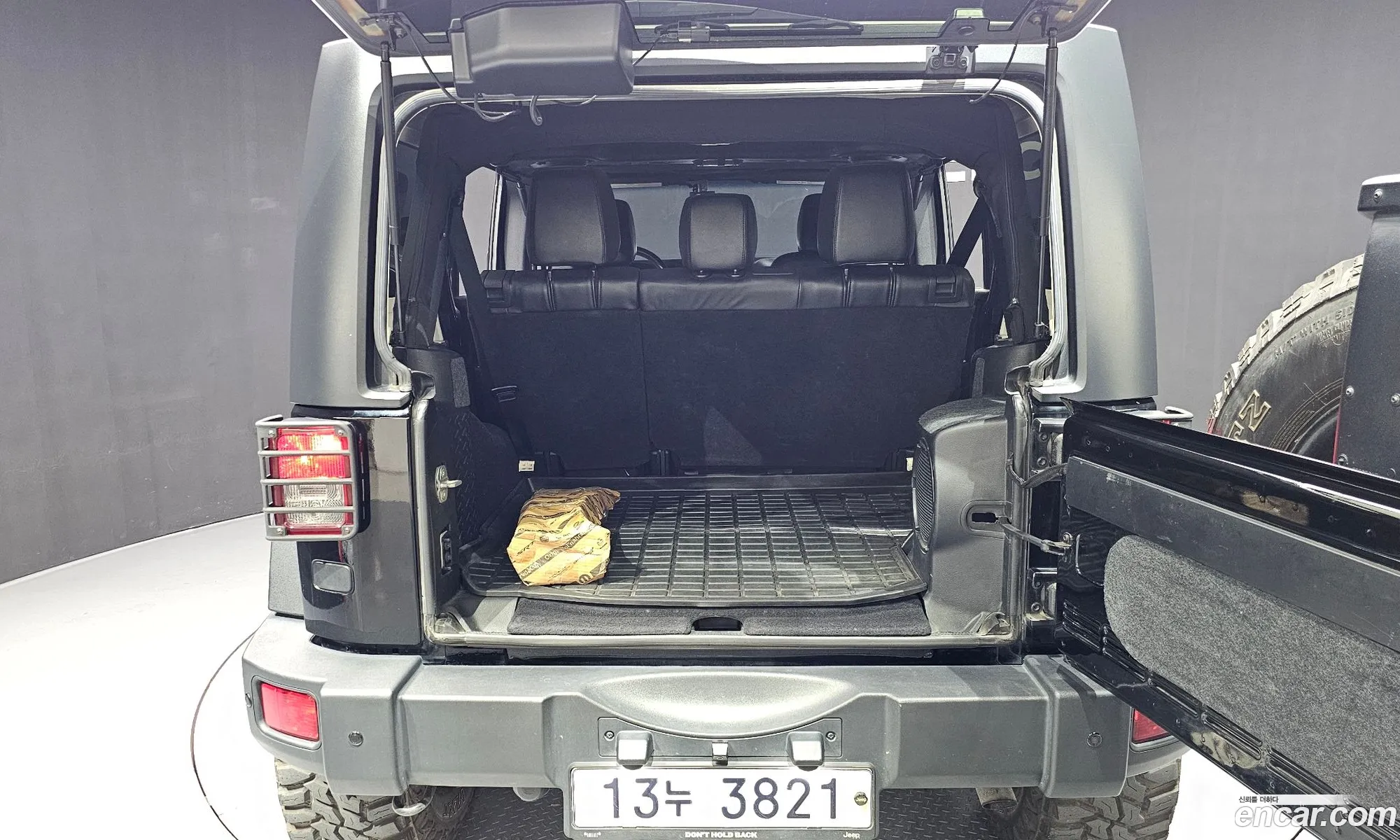 Jeep Wrangler 2011 1J4BA6H57BL587690 — 15