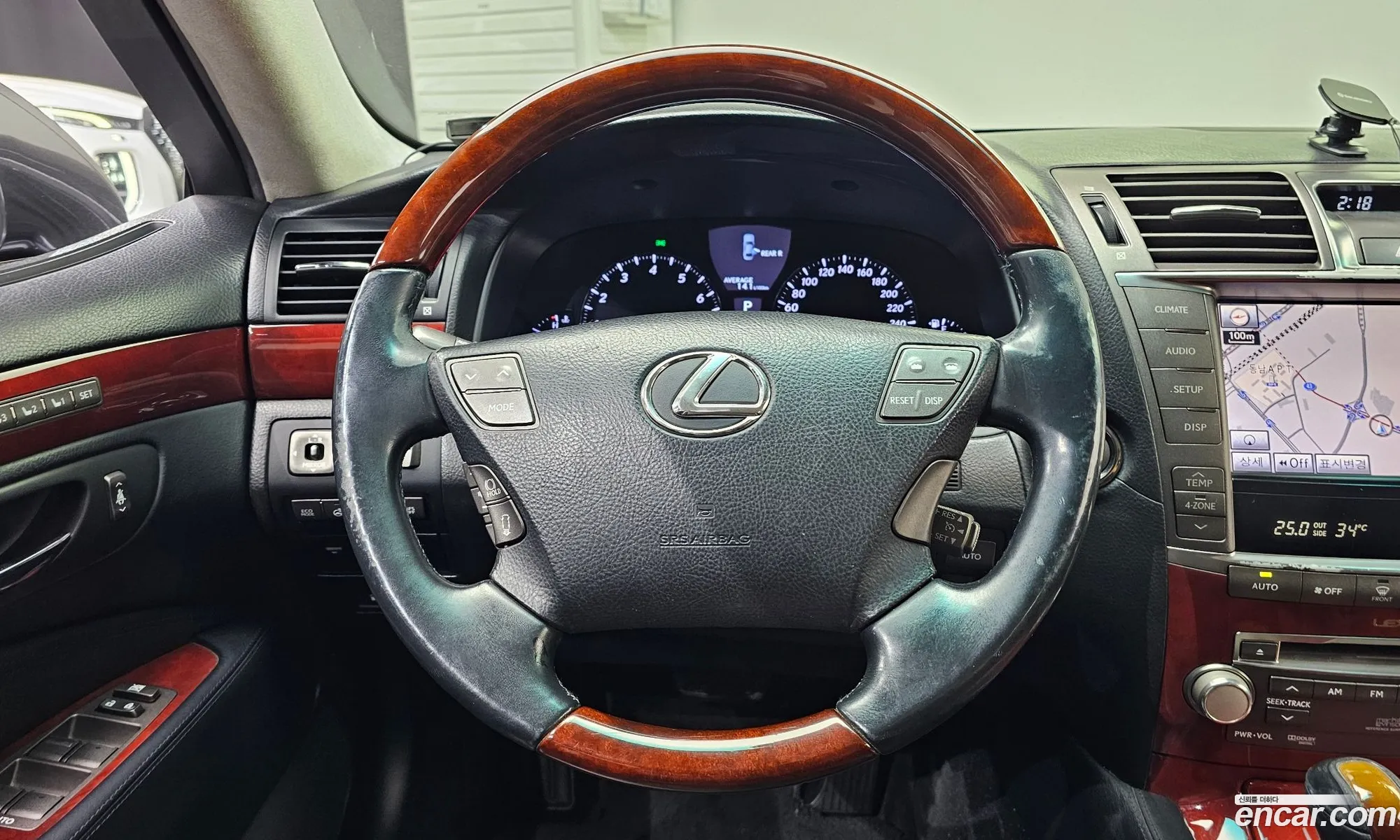 Lexus LS460L 2011 JTHGL1EF4B5042782 — 11