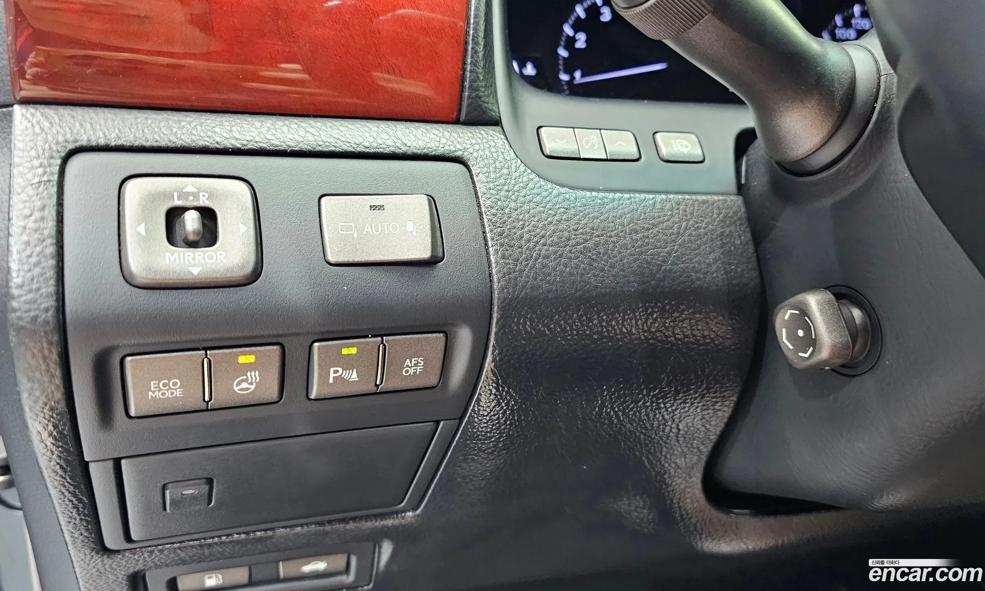 Lexus LS460L 2011 JTHGL1EF4B5042782 — 17