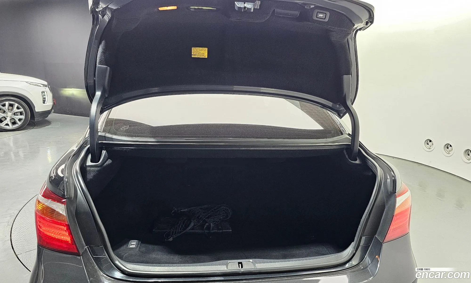 Lexus LS460L 2011 JTHGL1EF4B5042782 — 10