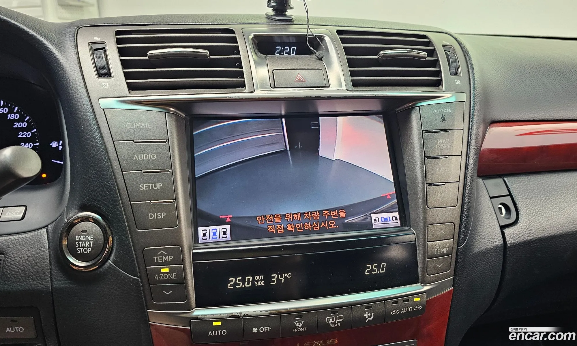 Lexus LS460L 2011 JTHGL1EF4B5042782 — 3