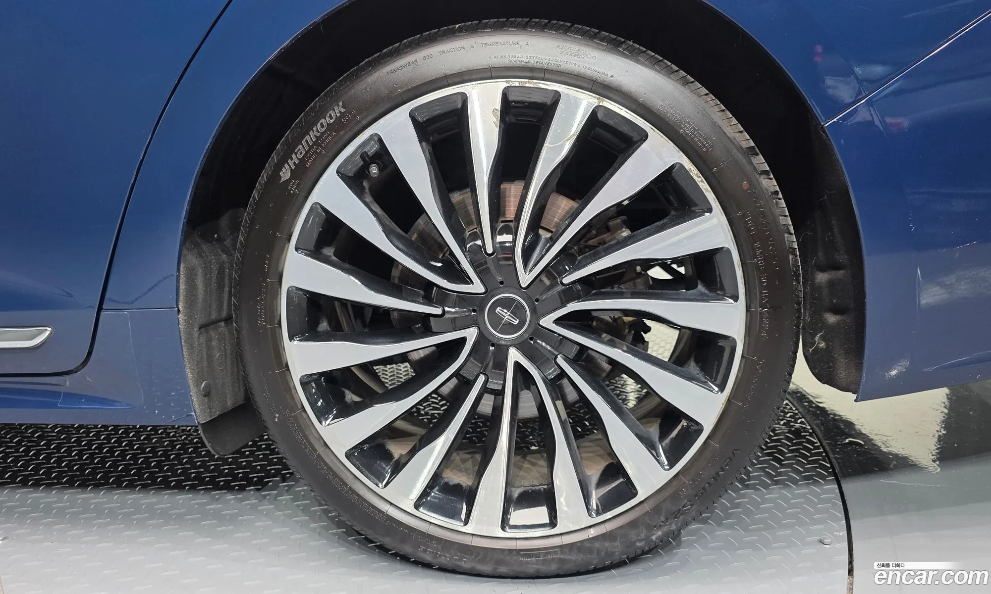 Lincoln Continental 10th Gen 2019 — 24