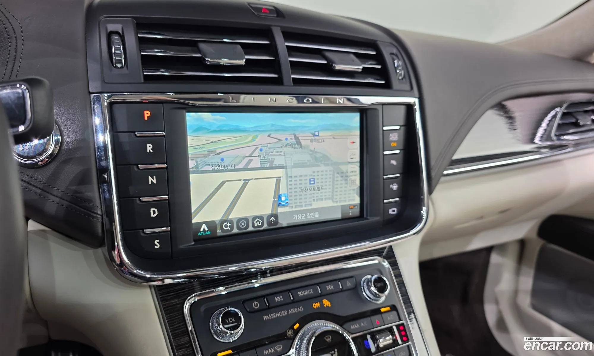 Lincoln Continental 10th Gen 2019 — 32