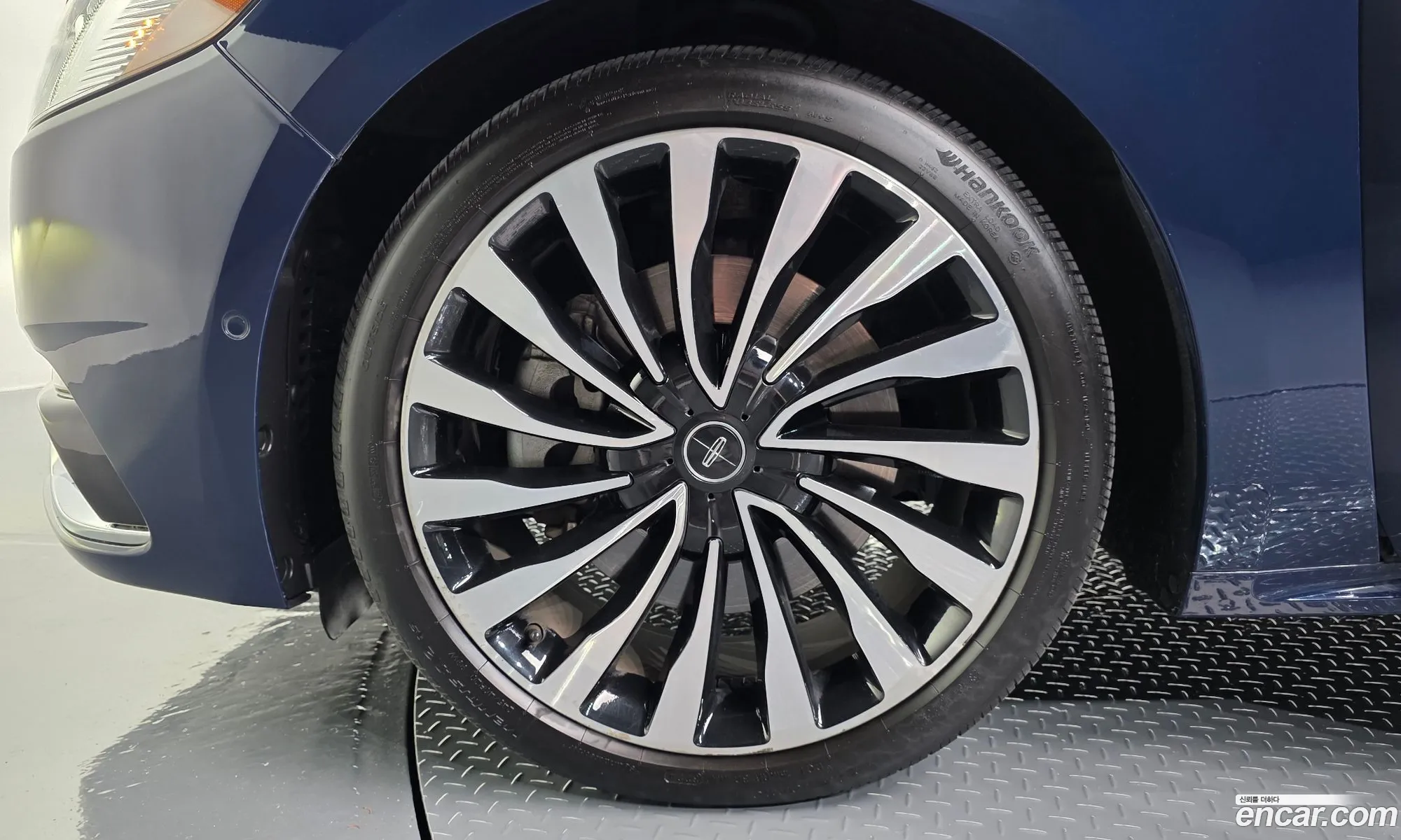 Lincoln Continental 10th Gen 2019 — 12