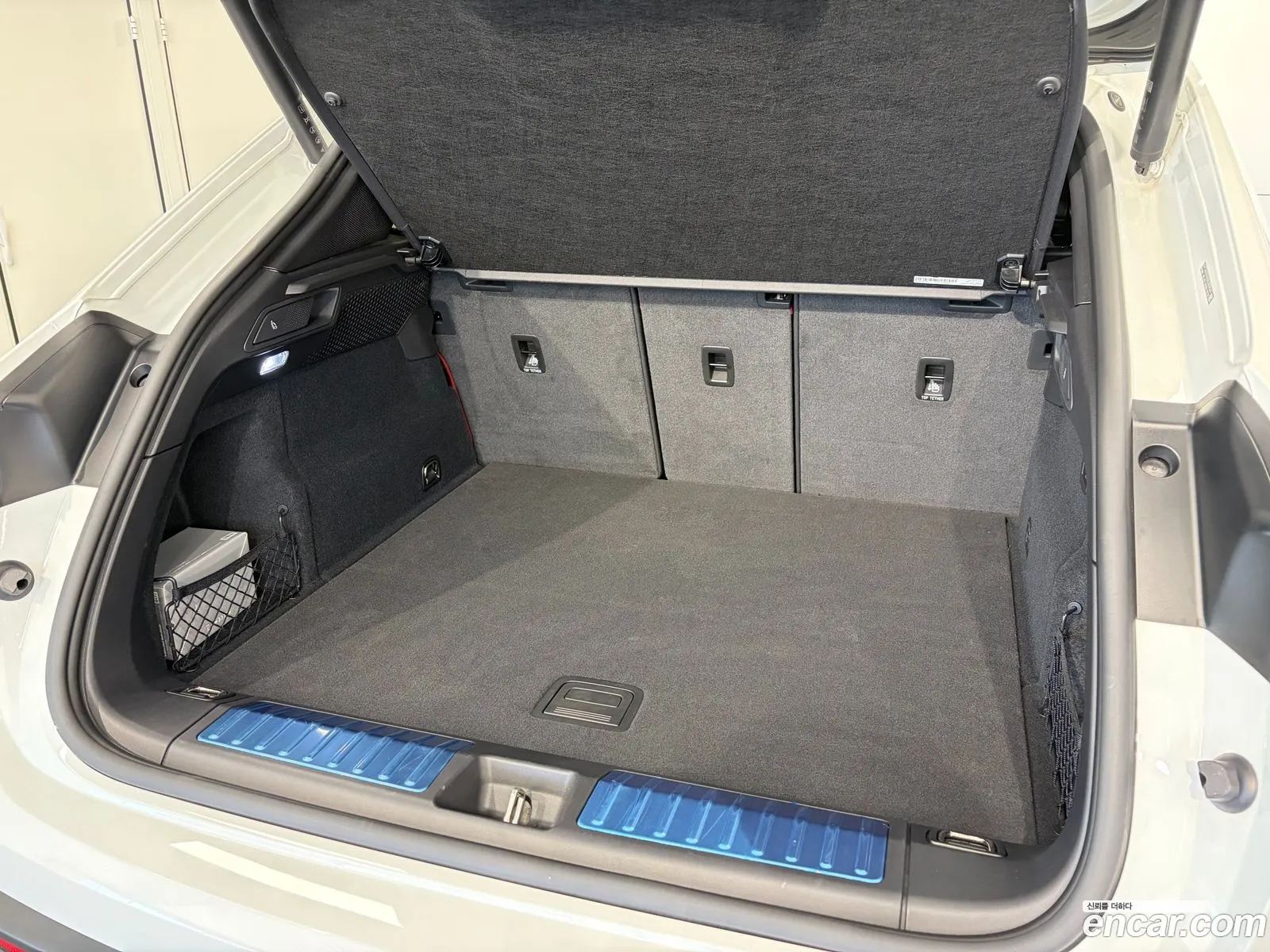 Porsche Macan EV