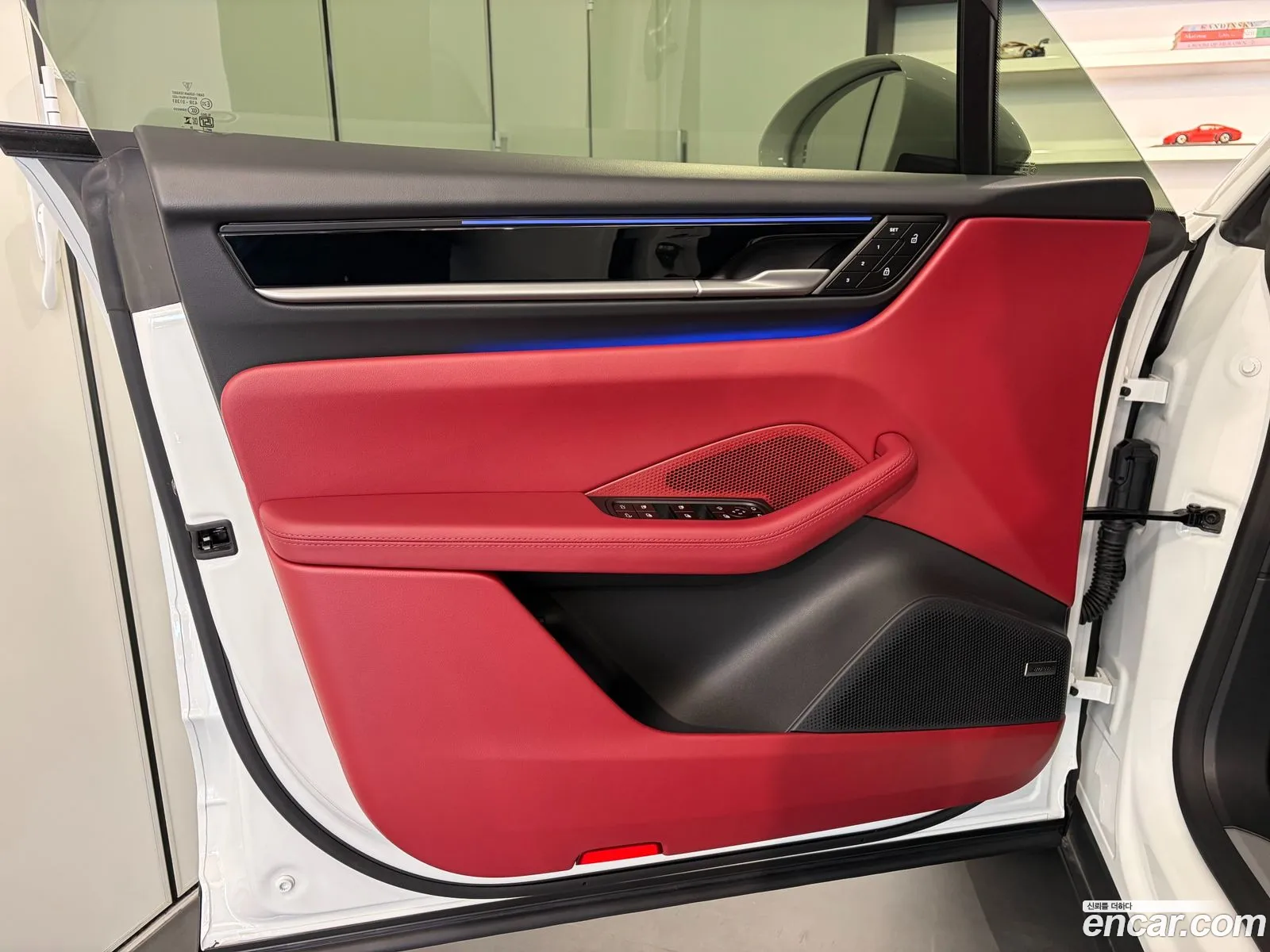 Porsche Macan EV 2025 — 8