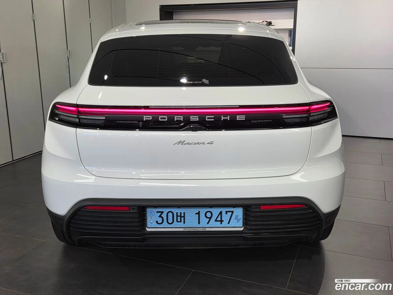 Porsche Macan EV 2025 — 4