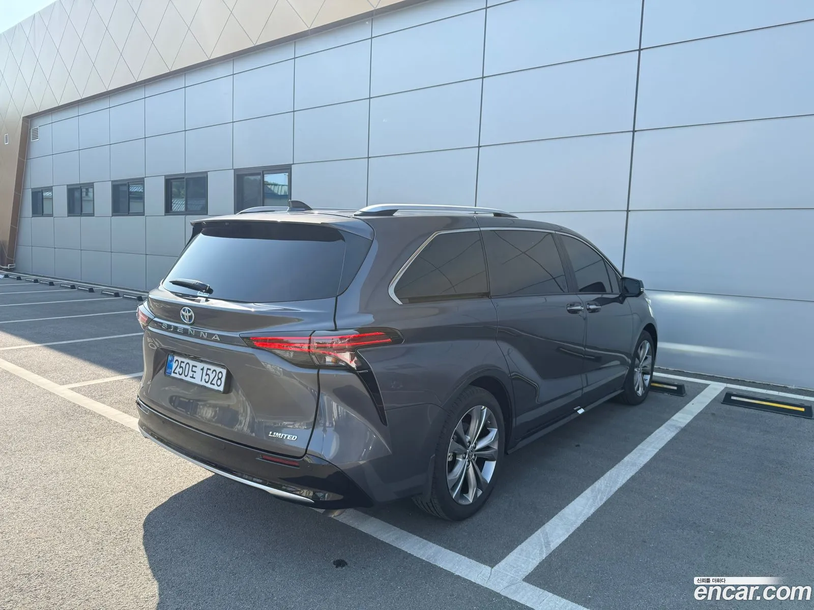 Toyota Sienna 2025 — 7