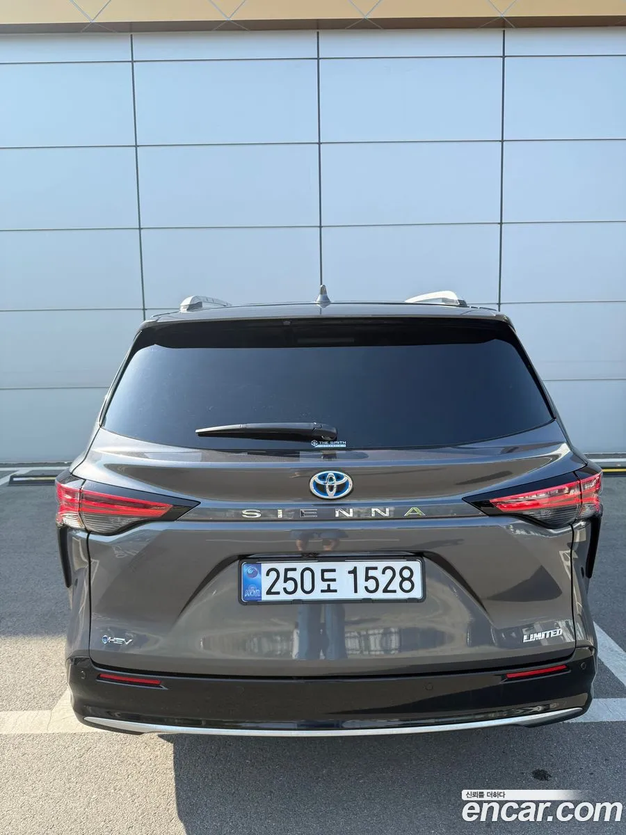 Toyota Sienna 2025 — 2
