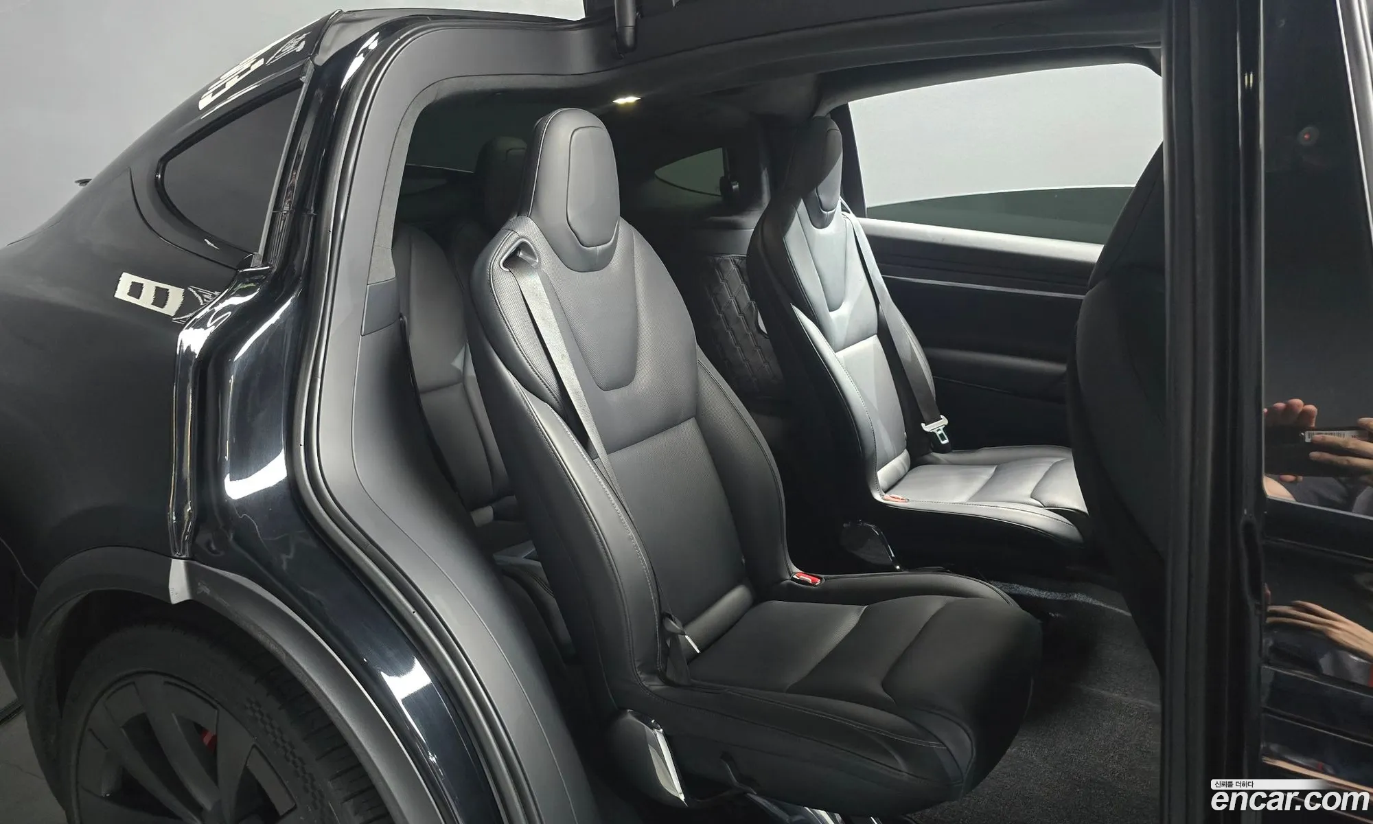 Tesla Model X 2023 — 16
