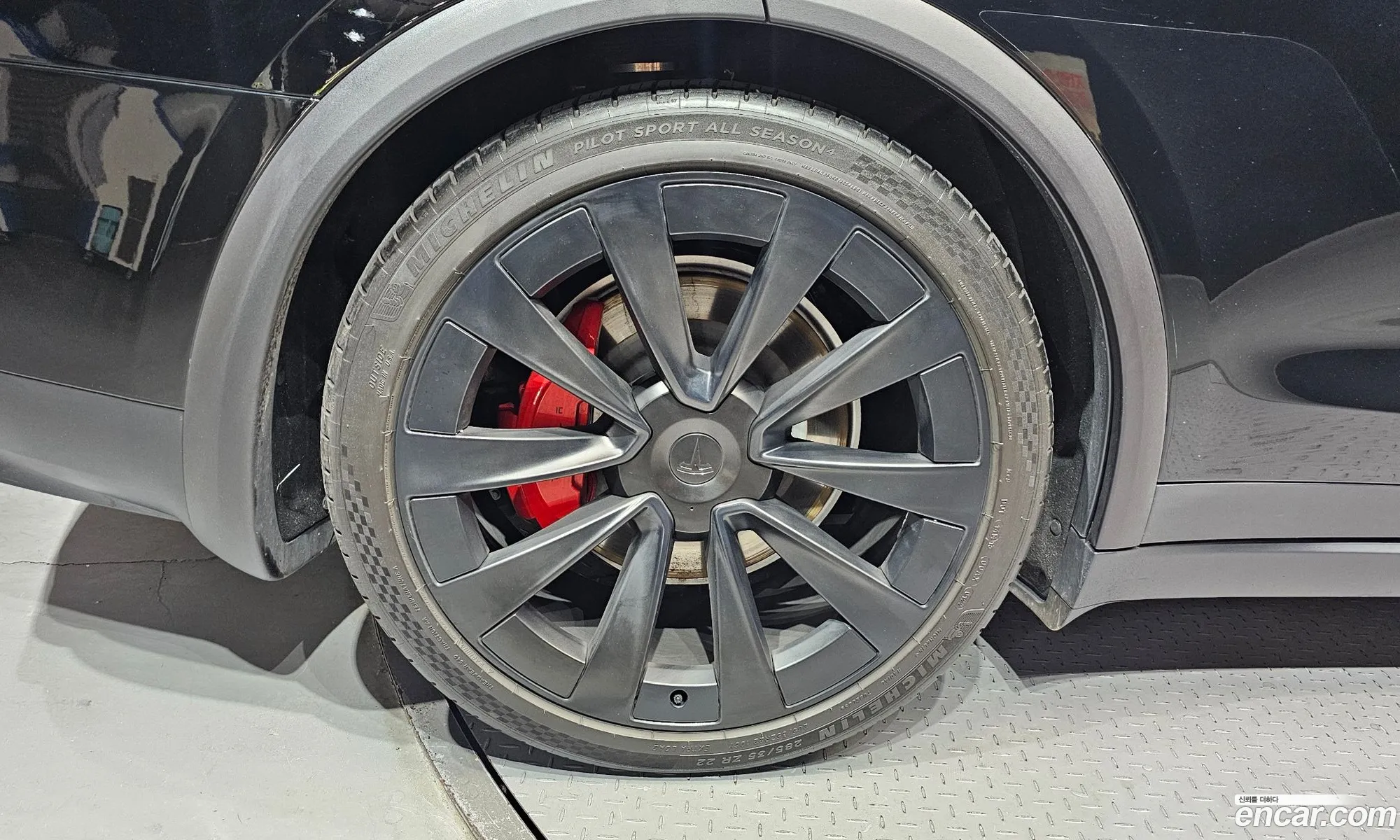 Tesla Model X 2023 — 30