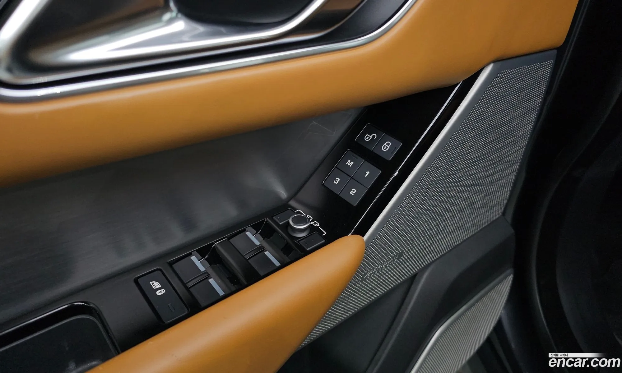Land Rover Range Rover Velar 2018 — 18